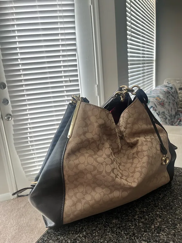 Coach Dalton 31 Shoulder Bag - Image 2