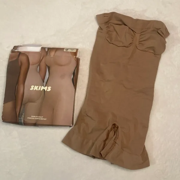 SKIMS BOXED Sculpting Strapless Shortie Bodysuit S - Image 2