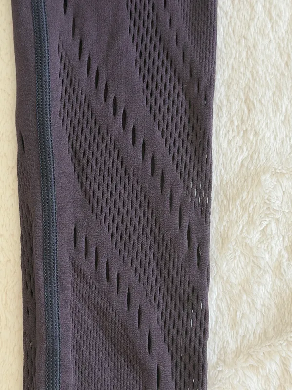 Lululemon Women Sz 4 Reveal Tight Precision 25” Bosenberry - Image 4