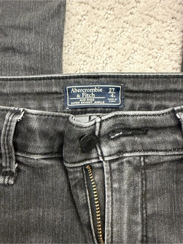 Abercrombie & Fitch Mid Rise Super Skinny Ankle Jeans in gray - size 27 - Image 2
