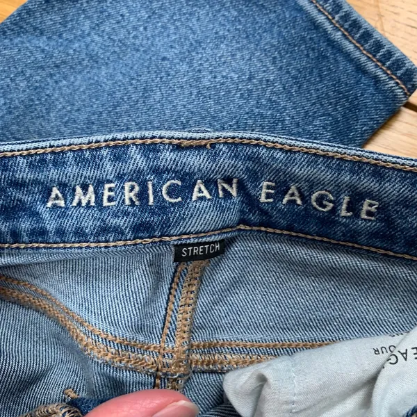 American Eagle Mom Straight‎ Jeans Distressed Medium Wash Blue Size 2 Regular - Image 6