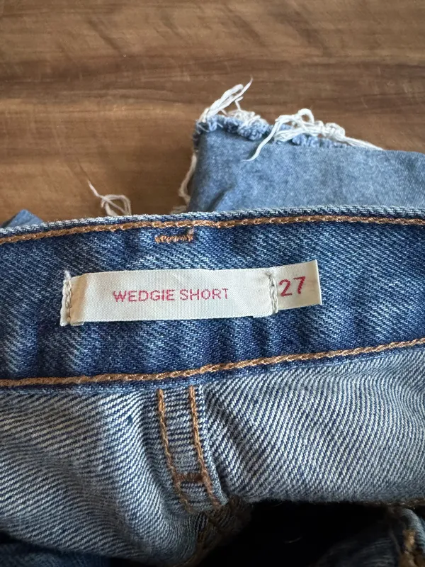 Levi’s Wedgie Shorts - Image 3