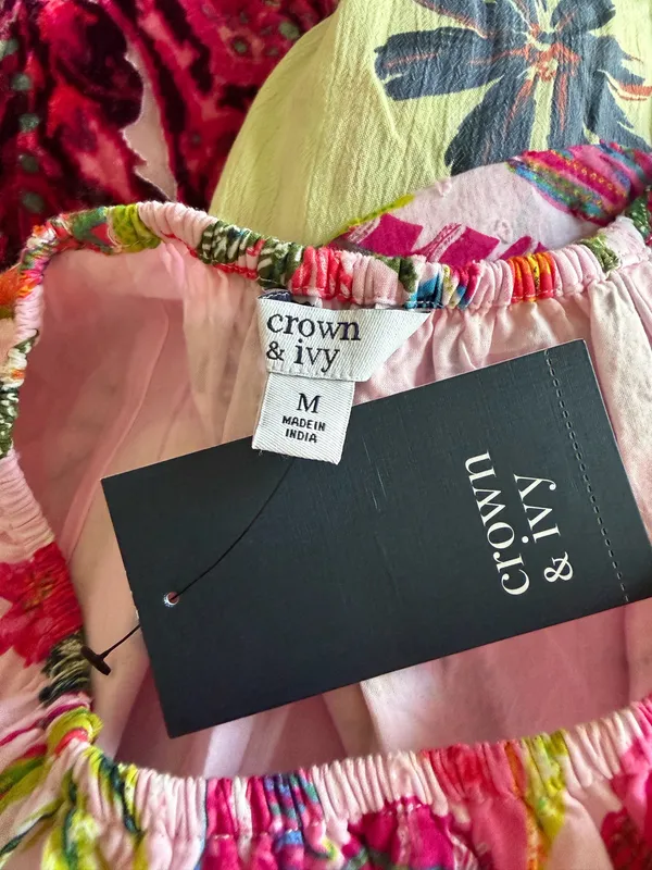 Crown & Ivy Pink Tropical Cropped Balloon Top - Image 6