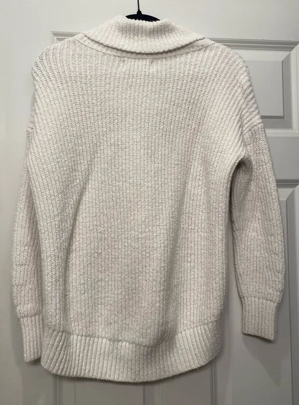 Old Navy Sweater - Image 4