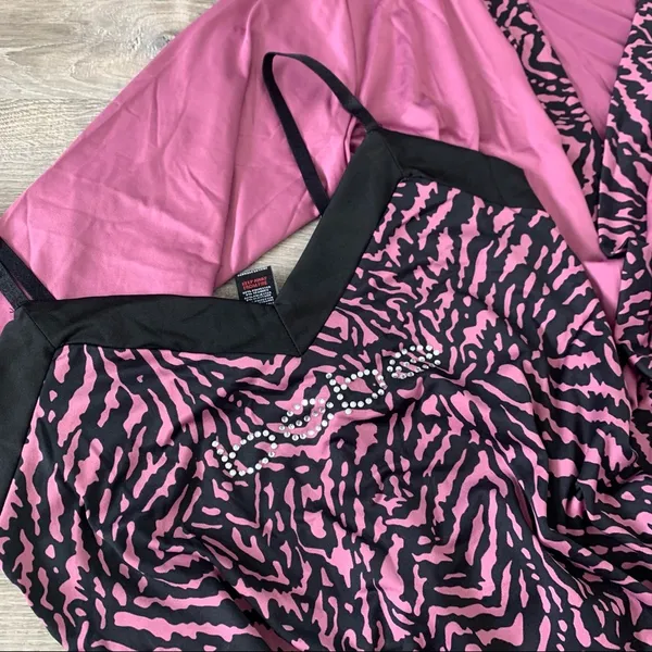 *NWT BEBE Animal Print Zebra Pink Pajama Set with Matching Belted Robe - Image 8