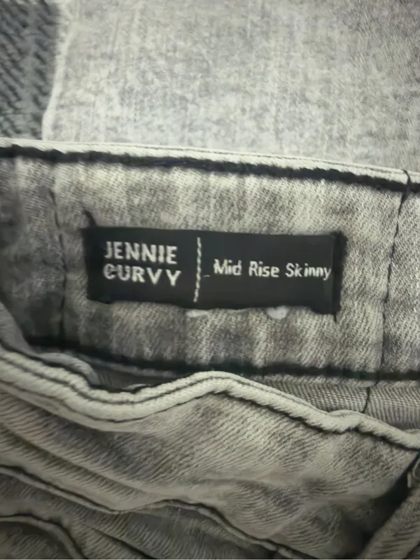True Religion‎ Women's Skinny Jeans in Faded Gray Wash - Image 8