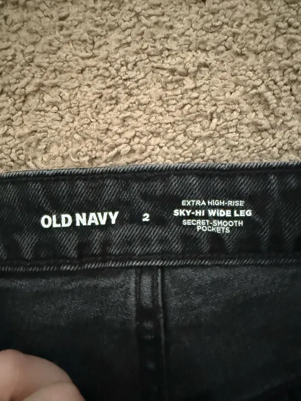 High-Rise Old Navy Jeans - Image 2