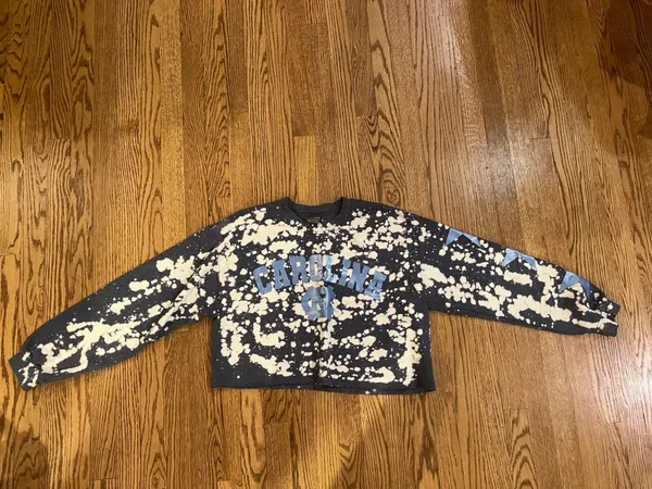 Gildan UNC Cropped Sweatshirt - Image 2