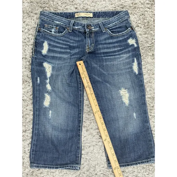 Buckle Women's BKE Sabrina Capri Destructed Dark Low Rise Blue Jeans Cropped Size 29 - Image 11