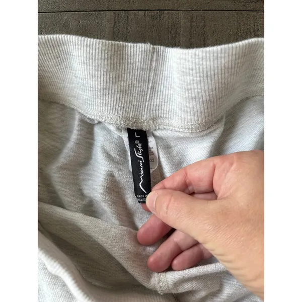 Miami Style Women's Light Gray Capri‎ lightweight Sweatpants Size Large - Image 5
