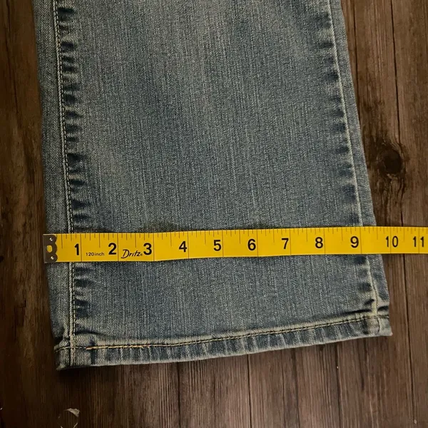 Vintage Levi's® Perfectly Slimming Boot Cut 512 Jeans W30 X L27 Blue Light Wash - Image 6