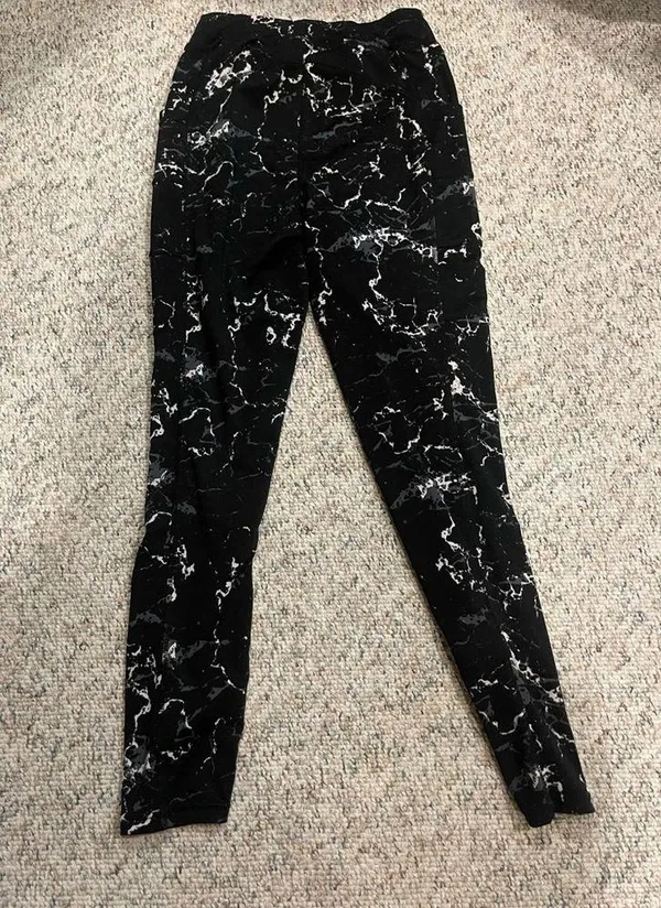 Pop fit black, white marble leggings with pockets S - Image 11