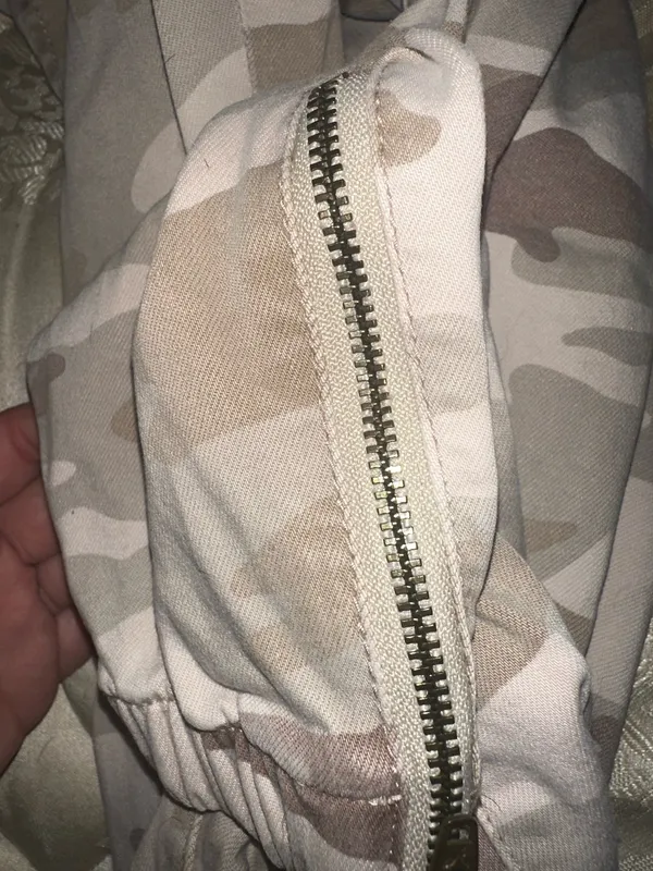 American Eagle Camo Joggers - Image 3