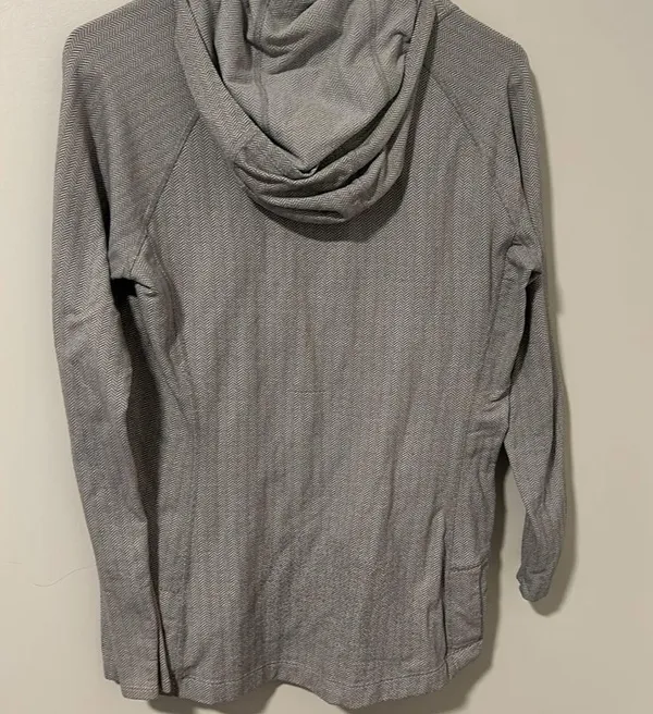 Patagonia Lightweight Gray Long Sleeve Hooded Shirt Size Small - Image 3