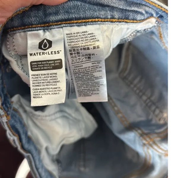Levi’s wedgie straight raw hem distressed stretch jeans size 32 light wash - Image 8