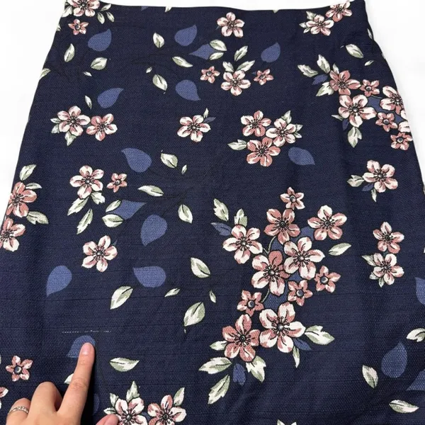 LOFT Navy Floral Pencil Skirt 10 Cherry Blossom Preppy Workwear - Image 8