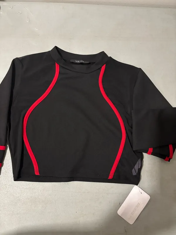 Winwin Elegant black top - Image 4