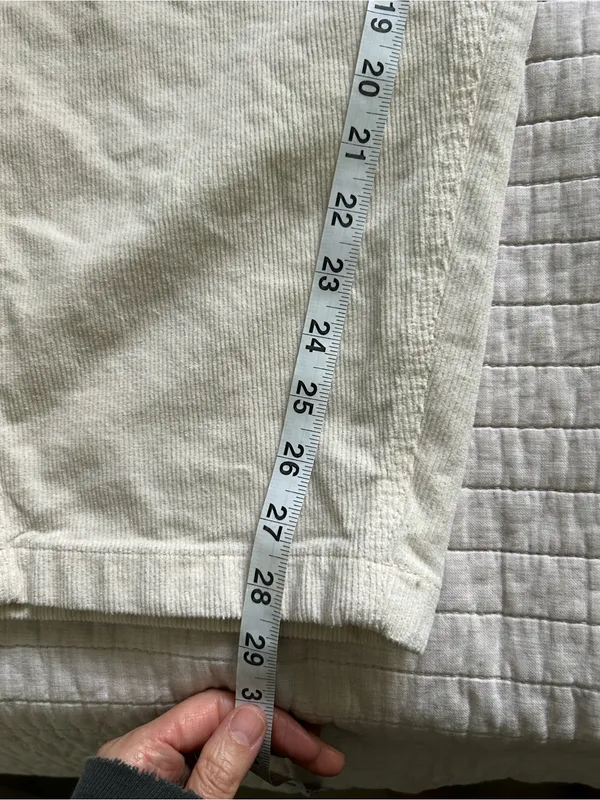 American Eagle cream, corduroy barrel leg cotton pants 6 long - Image 10