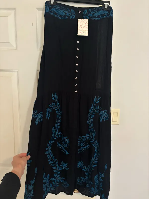 Free People black maxi skirt with blue embroidery. Size: 2 #boho new - Image 2