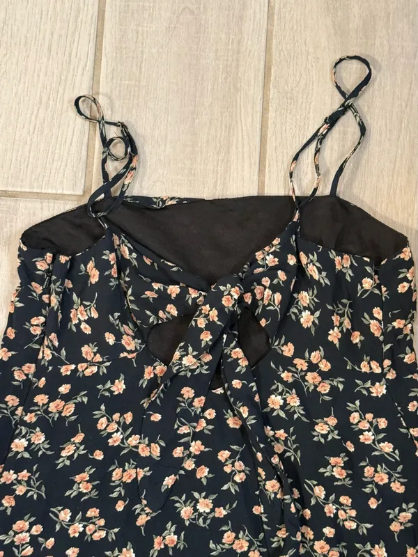 American Eagle Outfitters Black Mini Dress with Peach Floral Print - Image 6