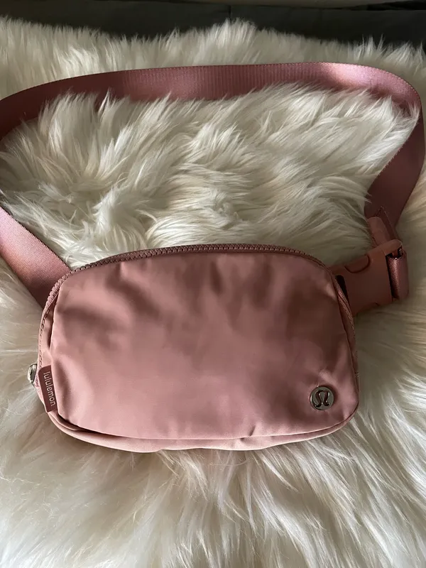 Lululemon Everywhere Belt Bag Dusty Rose - Image 3