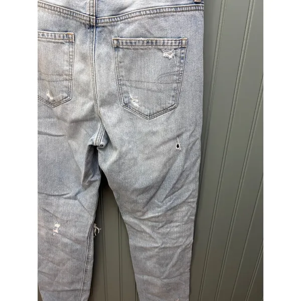 American Eagle Women Light Wash Distressed High Rise Mom Jeans Size 4 Regular - Image 6