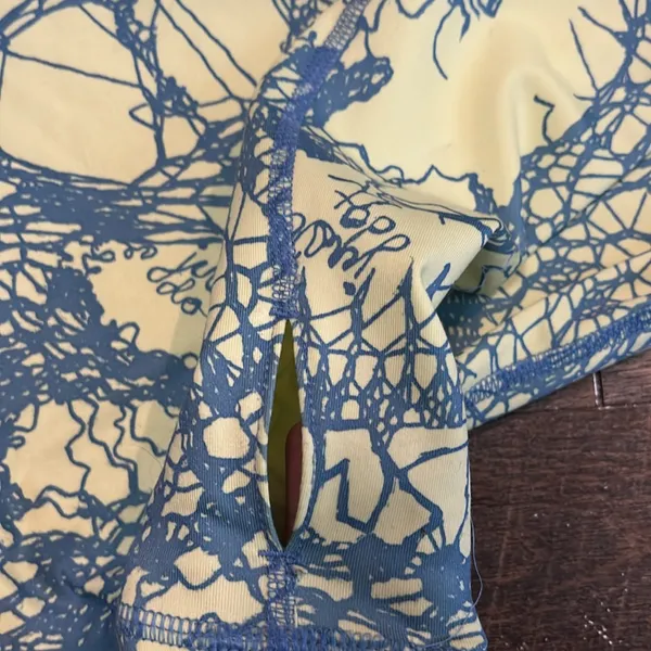 NIKE Pro Half Zip Pullover Womens‎ Medium Yellow Blue Lace Hyperwarm Long Sleeve - Image 4