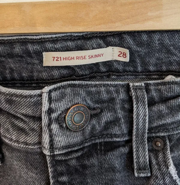 Levi’s Grey Distressed Jeans - Image 2