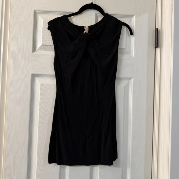 Anthropologie PILCRO Twist Front Cut Out Black Knit Top Size Small - Image 3