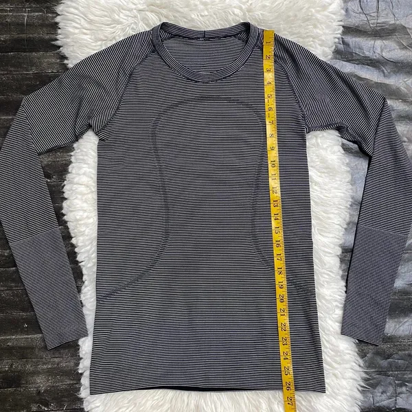 Lululemon Black White Stripe Swiftly Tech Long Sleeve Thumb Holes Sporty Yoga - Image 7