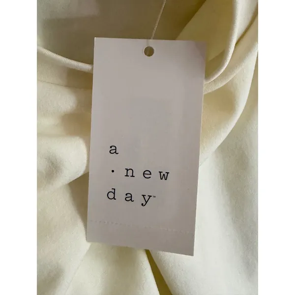 A New Day‎ Womens Short Sleeve Crewneck T-Shirt Winter White Medium NWT - Image 5