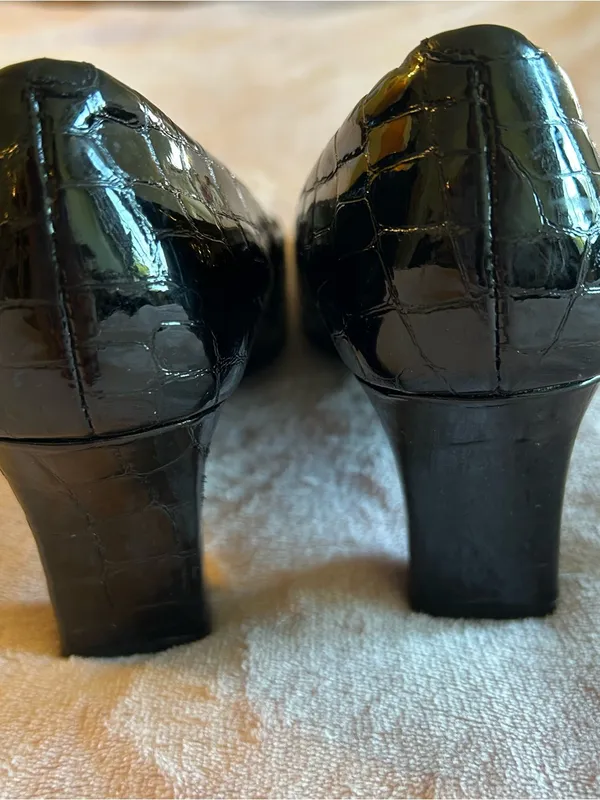 Nordstrom black patent leather pumps with crocodile embossing size 8M - Image 8