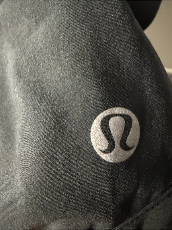 Lululemon Black Running Shorts Built In Liner Size 6 - Image 2