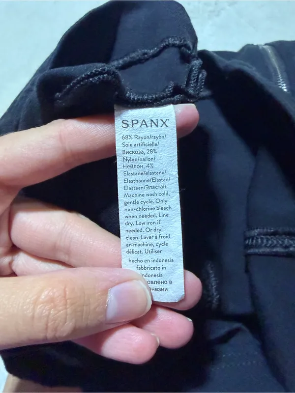 Spanx Black the perfect Sleeveless V-Neck Women's Top small - Image 6