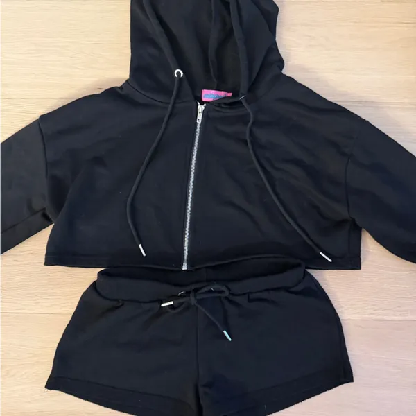 Edikted FOMO Cropped Hoodie & Shorts Set Size S - Image 6