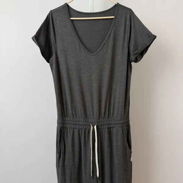 Vuori sz L Lux Jumpsuit Grey V-Neck Short Sleeve Athleisure Quitet Luxury‎ - Image 2