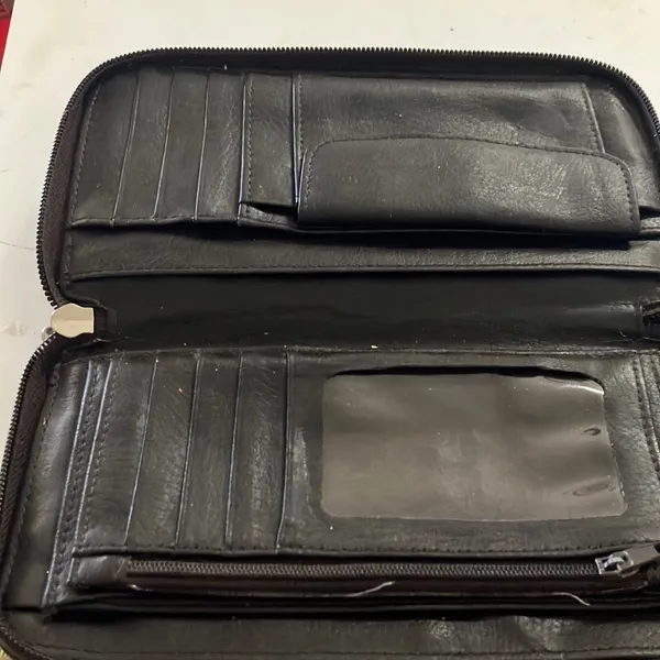FINAL MARKDOWN Ladies Stone Mountain Black Leather Wallet - Image 2