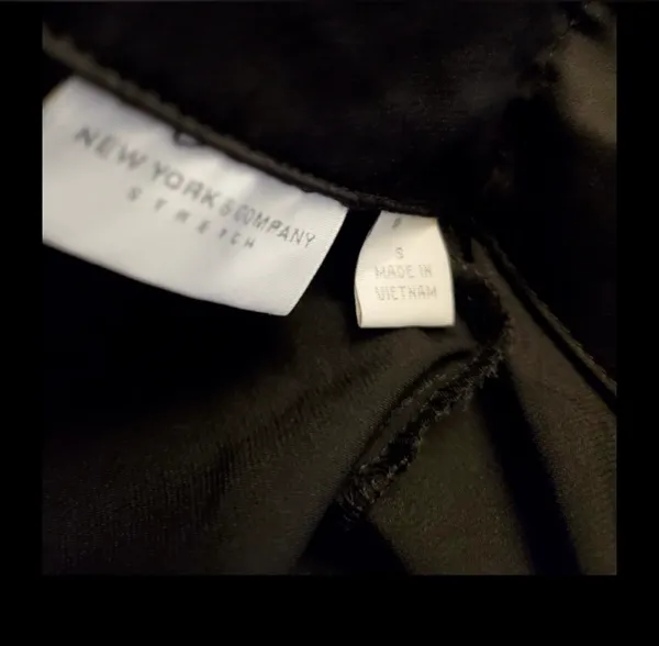 New York Company sleeveless blouse is a size small. - Image 3