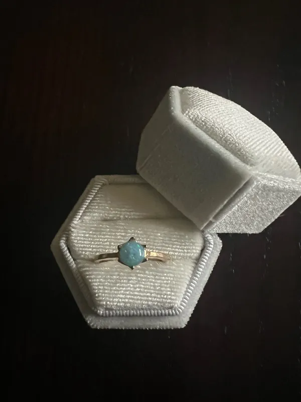 Gorgeous Golden Iridescent Ring Size 7 Gold - Image 2