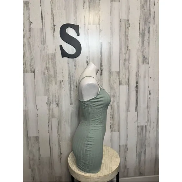 Mint green dress - Image 3