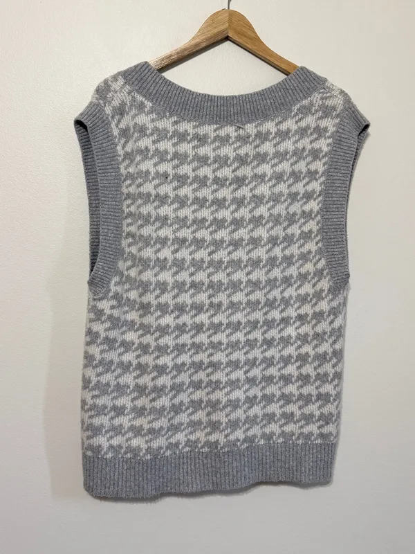 Abercrombie & Fitch Houndstooth V-Neck Sweater Vest Size Large Grey - Image 6