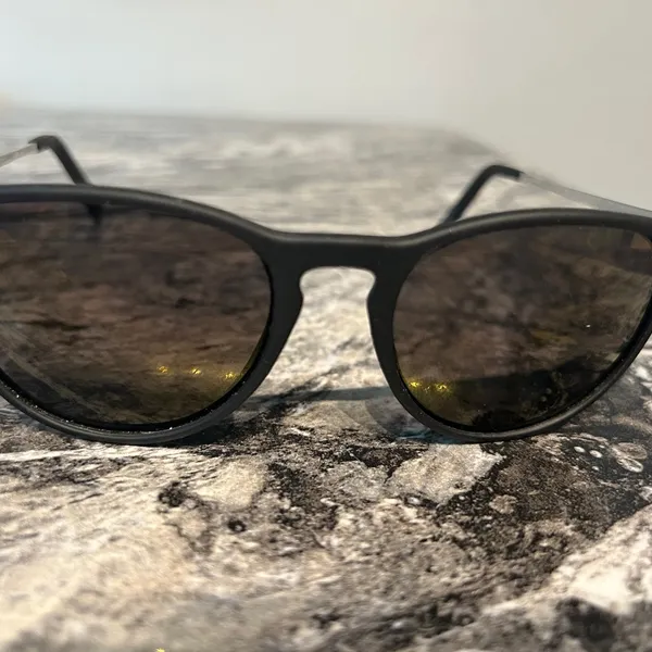 Stylish Black Sunglasses - Image 3