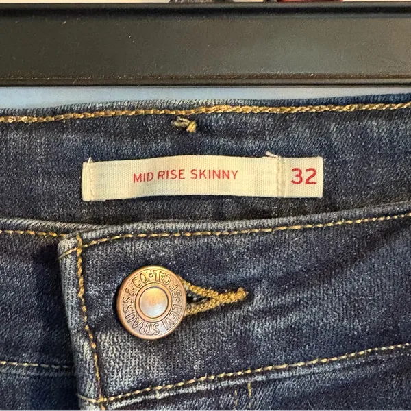 Levi’s Mid Rise Skinny Jeans Women’s Sz W32 L32 Dark Wash Comfy Denim‎ Classic - Image 3