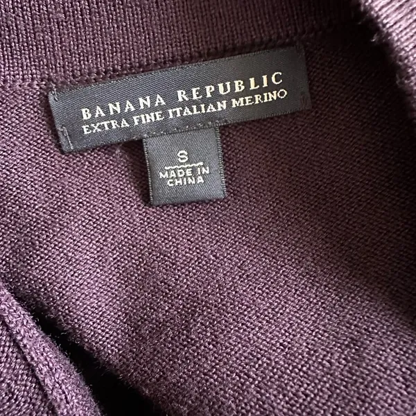 Banana Republic Extra Fine Italian Merino Wool Plum Cardigan Sweater Small Flaw - Image 4