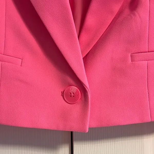 EXPRESS Cropped Elegant Neon Pink One Button Women's Blazer Size XS - Image 2