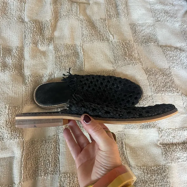 Free People Black Leather Woven Women's Slip-On Shoes Size 40 - Image 9
