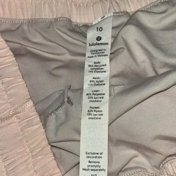 Lululemon Hotty Hot Short Asym Light Chrome/White sz:10 4” - Image 3