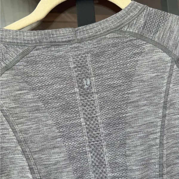 Lululemon Swiftly Tech Short Sleeve Crew tee Slate White workout running train - Image 11