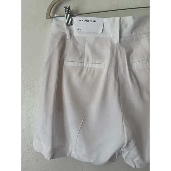 NWT Ann Taylor The Pleated Shorts White Size 2 - Image 4