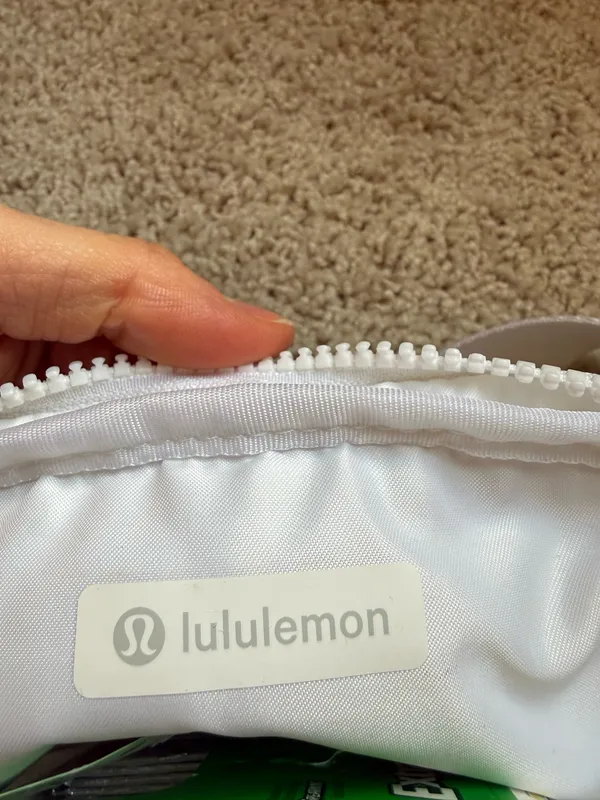 White Belt Bag Lululemon Everywhere 1L - Image 5